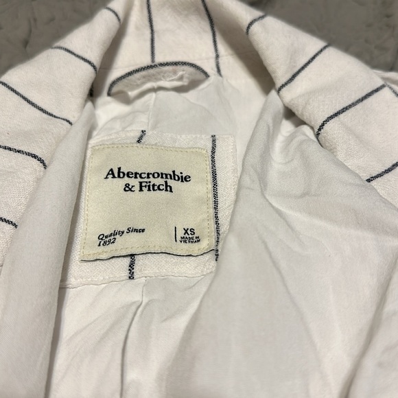 Abercrombie  & Fitch blue and white pin striped blazer in size xs - Picture 5 of 5